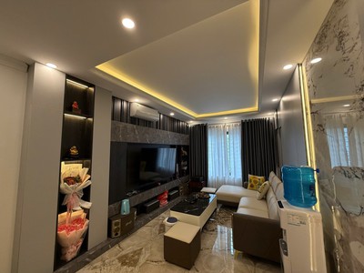 Nhà đẹp giang biên   6 tầng full nội thất   ngõ thông ô tô   giá chỉ 6 tỷ 3