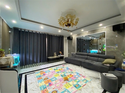  nhà 6 tầng cao hơn cả người yêu cũ   52m   7,7 tỷ   thạch bàn long biên. ô tô đỗ gần 0