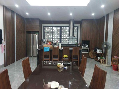 Bán nhà nguyễn văn cừ, 118m x 5 tầng, mặt tiền 5.5m, thang máy, gara, kinh doanh 3