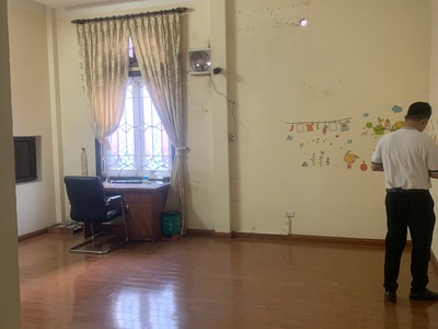 Cho thuê nhà mặt phố hoàng mai vừa kd kết hợp ở lại 5 tầng x 80m2 1