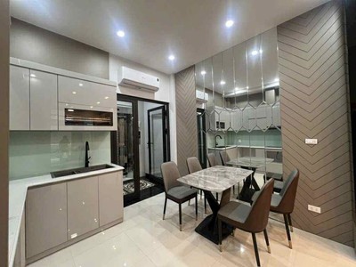 Bồ đề -hồng tiến 53m-x5 tầng-thang máy -full nội thất-ô tô vào tận cửa 3