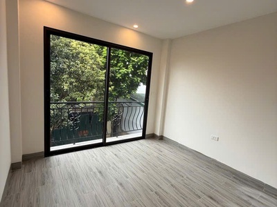 Nhà đẹp bát khối- phân lô- ô tô đỗ cửa- 3 bưới ô tô tránh xây mới ti h 15 ngày bàn giao chỉ hơn 5đ 3