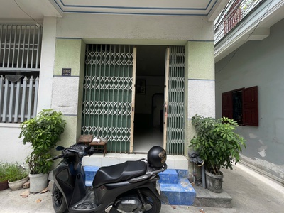 Nhà 1 trệt , 1 lầu góc 2 mặt tiền gân chợ , trường , bệnh viện . cách biển 1km . diện tích 28 m2 0