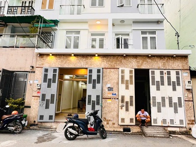 Nhà trệt 3 lầu mặt tiền thạnh xuân 23, gần chợ minh phát, nội thất full 0