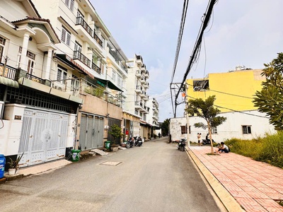 Nhà trệt 3 lầu mặt tiền thạnh xuân 23, gần chợ minh phát, nội thất full 2