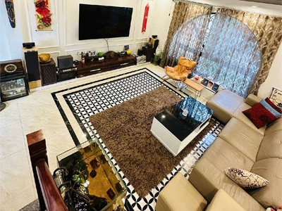 Yêu từ cái nhìn đầu tiên   42m    6 tầng   nhỉnh 8 tỷ   thạch bàn long biên ,ô tô đỗ cửa 0