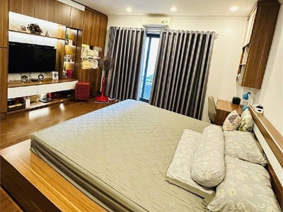 Yêu từ cái nhìn đầu tiên   42m    6 tầng   nhỉnh 8 tỷ   thạch bàn long biên ,ô tô đỗ cửa 1