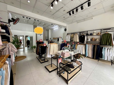 Do chuyển hướng kinh doanh nên mình cần sang nhượng lại shop thời trang nam 0