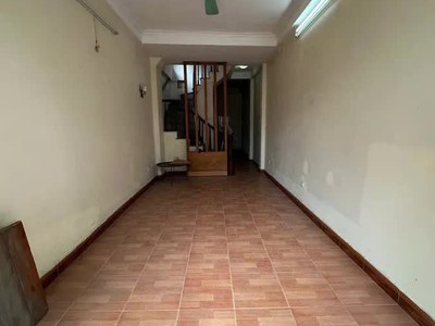 Bán nhà mặt phố bắc cầu 35m2 x 3 tầng mt 4m,4.5 tỷ long biên hà nội. 2