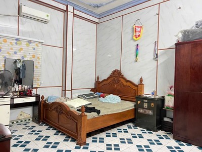 Bán nhà 3 tầng trung tâm dĩ an,đường nhựa 12m thông thoáng,shr hoàn công 3