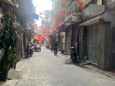 Bán nhà phúc xá 43/52m2. 3 tầng. mặt tiền 3m. giá 13.2 tỷ ba đình hà nội 1