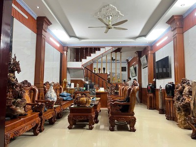 Bán nhà 3 tầng trung tâm dĩ an,đường nhựa 12m thông thoáng,shr hoàn công 0