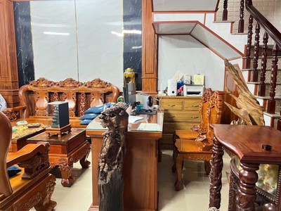 Bán nhà 3 tầng trung tâm dĩ an,đường nhựa 12m thông thoáng,shr hoàn công 4