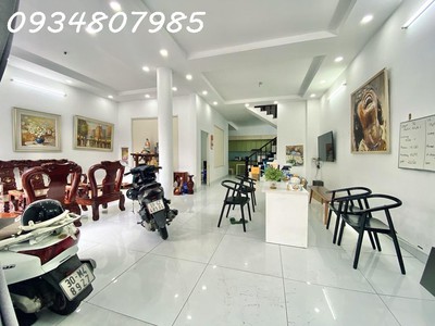 Nhà to như biệt thự, hẻm ô tô quay đầu, 130m2 ngang 8mx18, 3 tầng btct sát trường chinh 2
