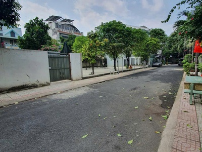 Nhà trệt 3 lầu  8x17  mặt tiền 10m đông hưng thuận 10, q12 1
