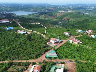 Chỉ còn duy nhất 3 lô 1000m2 sẵn 100m2 thổ cư view hồ mặt tiền đường bê tông ôtô tới đất view 2