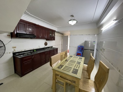 Cho thuê nhà 5 p.ngủ phố Văn Cao, DT:  70m2 x 4 tầng. 5