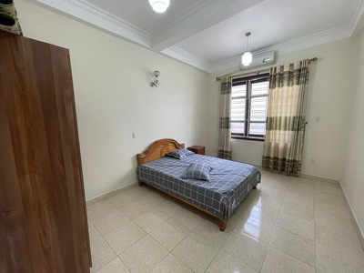 Cho thuê nhà 5 p.ngủ phố Văn Cao, DT:  70m2 x 4 tầng. 6