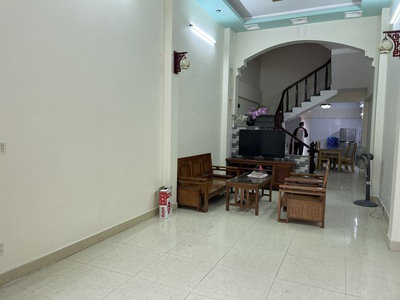 Cho thuê nhà 5 p.ngủ phố Văn Cao, DT:  70m2 x 4 tầng. 0