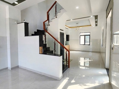 Chính chủ bán gấp nhà mới 2 mặt tiền 3 tầng, 78,9m2  dtsd: 205m2  full nội thất kdc hoàng nam 5, 1