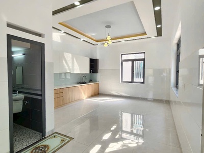 Chính chủ bán gấp nhà mới 2 mặt tiền 3 tầng, 78,9m2  dtsd: 205m2  full nội thất kdc hoàng nam 5, 4