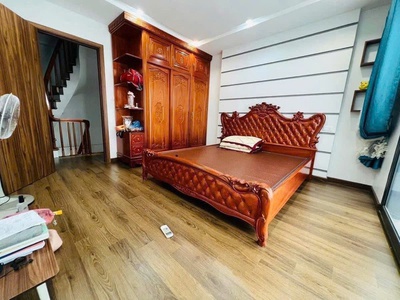 Nhà mới trung kính - ở ngay  - trung tâm cầu giấy dt 30m2 5 tầng mặt tiền 4.2m giá 9.1 tỷ 0