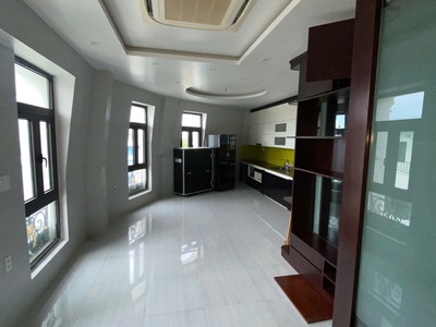 Cần cho thuê gấp siêu phẩm lô góc 3 mặt tiền tại HOÀNG HUY RIVERSIDE 2