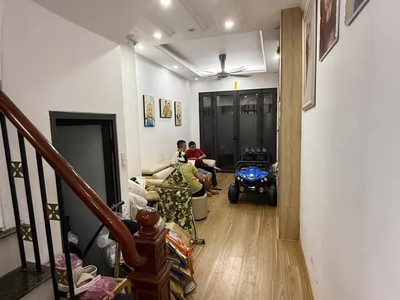 Bán nhà riêng phố thanh am 43m2 x 5 tầng,mt 3.8m,6.85 tỷ long biên hà nội 2
