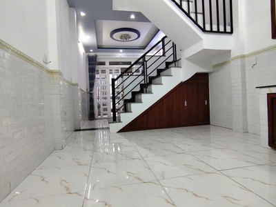 Nhà mới rất đẹp 1 lầu đường nhựa 5m ô tô đỗ trong nhà hiệp thành 13 q12 3