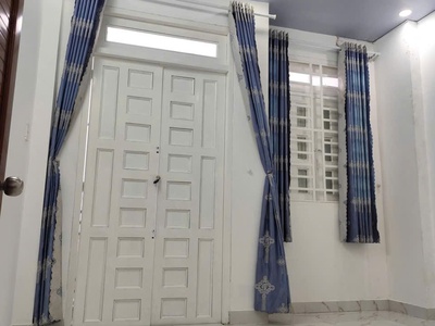Nhà mới rất đẹp 1 lầu đường nhựa 5m ô tô đỗ trong nhà hiệp thành 13 q12 7