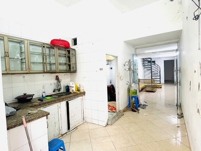 Cho thuê nhà nguyên căn ngõ 178 giải phóng, 50m2 x 2 tầng, 3 ngủ, 2 wc,  8tr5/tháng 1