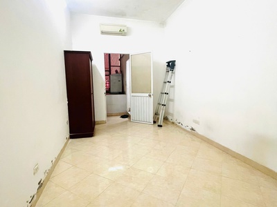 Cho thuê nhà nguyên căn ngõ 178 giải phóng, 50m2 x 2 tầng, 3 ngủ, 2 wc,  8tr5/tháng 4