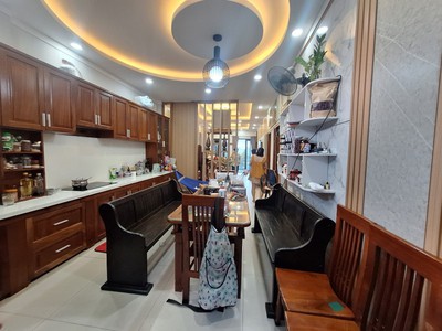 Bán nhà phường hiệp bình, đường  số 35, dt240 m2, 8x30m, 2 tầng, 9pn, sh, giá 11.3 tỷ. 2
