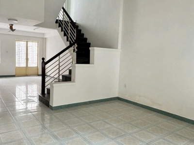 Nhà 2 tầng 2 mt cách đường điện biên phủ chỉ 1 căn nhà: 1