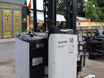 Thay bánh PU xe nâng điện đứng lái giá tốt tại Bình Dương. 0