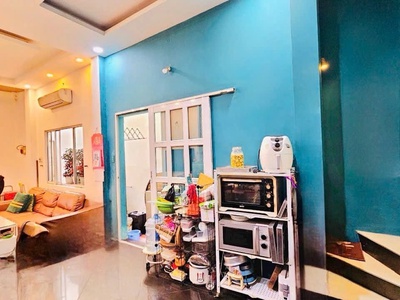Bán nhà có thiết kế sang trọng- đường tôn đản- chủ tặng lại nội thất cơ bản đính tường- gần khu ẫm 2