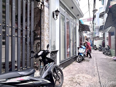Bán nhà có thiết kế sang trọng- đường tôn đản- chủ tặng lại nội thất cơ bản đính tường- gần khu ẫm 4