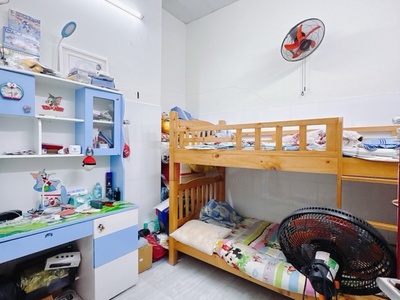 Bán nhà xe hơi đậu cửa- dt rộng - chủ đnag nhiệt bán- còn thương lượng- đường đòn văn bơ- ra tôn 4
