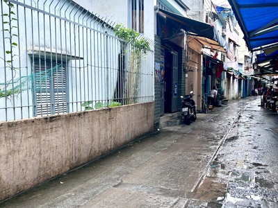 Bán nhà xe hơi đậu cửa- dt rộng - chủ đnag nhiệt bán- còn thương lượng- đường đòn văn bơ- ra tôn 1