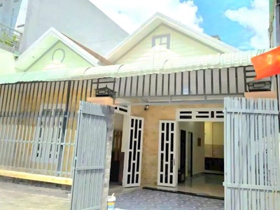 Bán nhà đẹp trung tâm dĩ an,ngang 8m,đường 10m thông thoáng,gần vincom 0