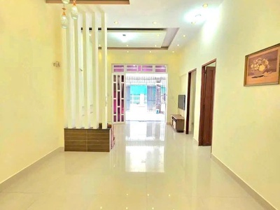 Bán nhà đẹp trung tâm dĩ an,ngang 8m,đường 10m thông thoáng,gần vincom 3