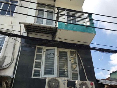 Chính chủ cần bán nhà đường Hồng Bàng   Phạm Nguyễn Tuân Q.6 :  -	Diện tích 33,7m2 ngang 3m/3,45m 0