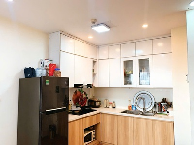Bán căn 2 ngủ 59M đầy đủ nội thất tầng trung toà HTT 89 Phùng Hưng. Giá thiện chí 1