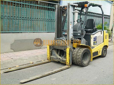XENANGTAIDAY.COM bán xe nâng điện ngồi lái 3 tấn KOMATSU FE30-1 1