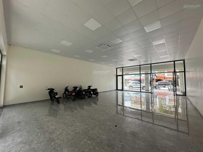 Cho thuê nguyên căn  MT: 10m DT: 200m2 phố Lê Hồng Phong, vỉa hè rộng. 0