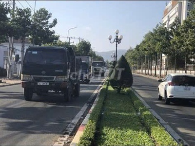 Hot  hot   hot   chính chủ cần bán  328m2 đất ở đô thị 3
