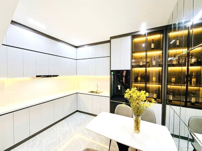 Bán nhà đẹp ở ngay - xuân thuỷ, cầu giấy - 42m x 4t- mt 3.8m - full nội thất - sát ô tô 2