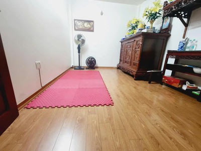 Bán nhà đội cấn 44m2. 5 tầng. mặt tiền 3m. giá 10.8 tỷ ba đình hà nội 4