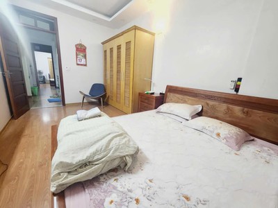 Bán nhà đội cấn 44m2. 5 tầng. mặt tiền 3m. giá 10.8 tỷ ba đình hà nội 2