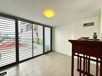 Bán nhà riêng phố bồ đề 35m2 x  5 tầng mt 4m,7.5 tỷ long biên hà nội. 4